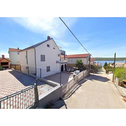 Apartments with parking spaces Gornji Karin, Novigrad - 23985