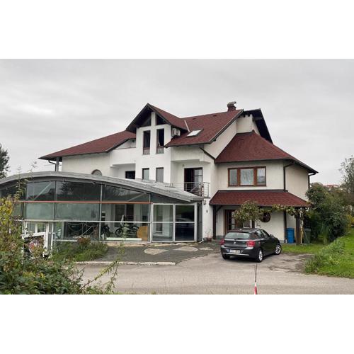 Apartments with parking spaces Karlovac - 22056