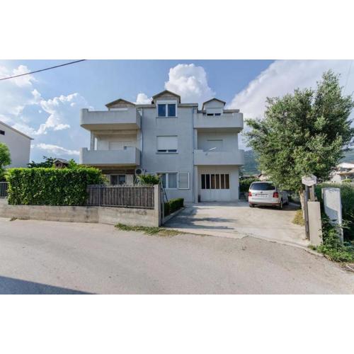 Apartments with parking spaces Kastel Novi, Kastela - 20997