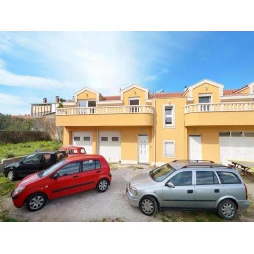 Apartments with parking spaces Kastel Stari, Kastela - 22551