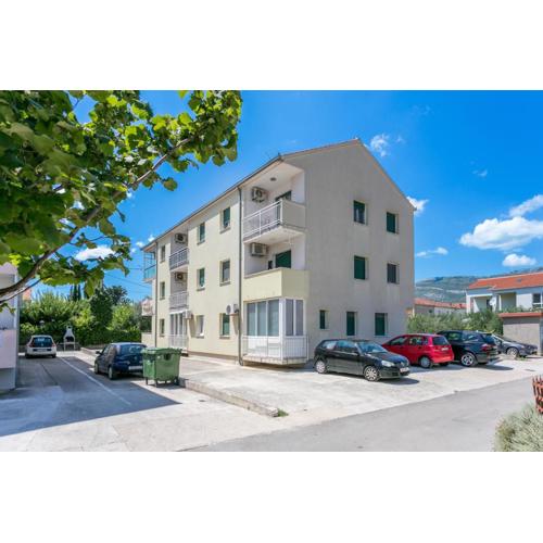 Apartments with parking spaces Kastel Stari, Kastela - 23052