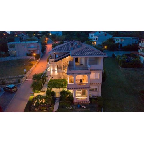 Apartments with parking spaces Lopar, Rab - 18388