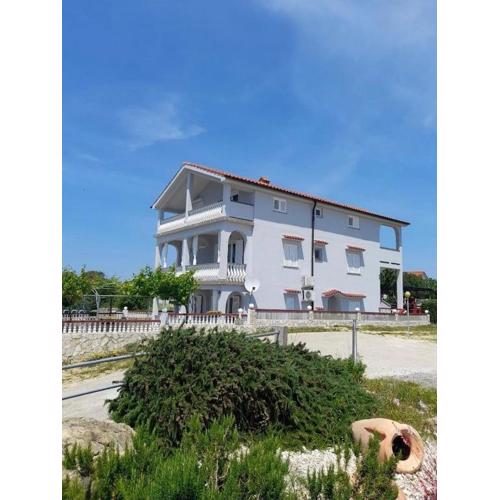 Apartments with parking spaces Lopar, Rab - 21881