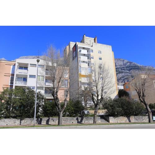 Apartments with parking spaces Makarska - 15841