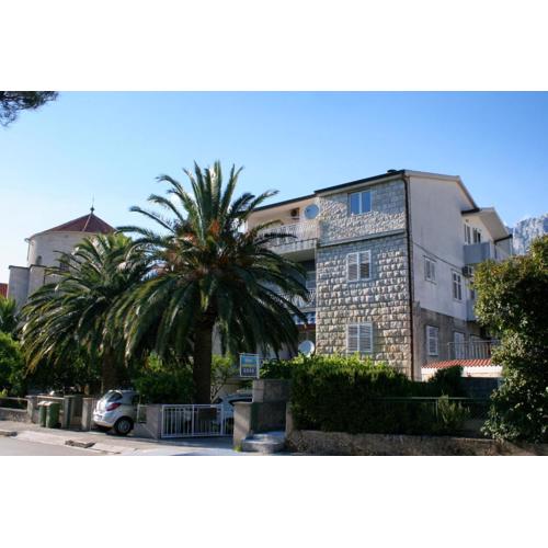 Apartments with parking spaces Makarska - 16521