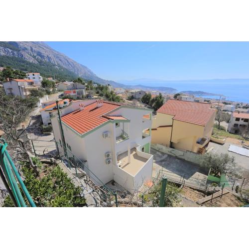 Apartments with parking spaces Makarska - 18213