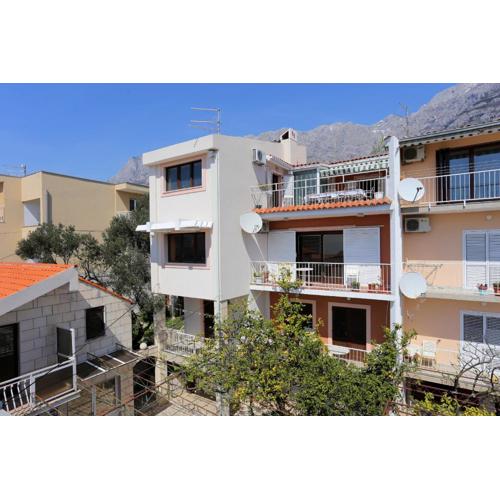 Apartments with parking spaces Makarska - 9506