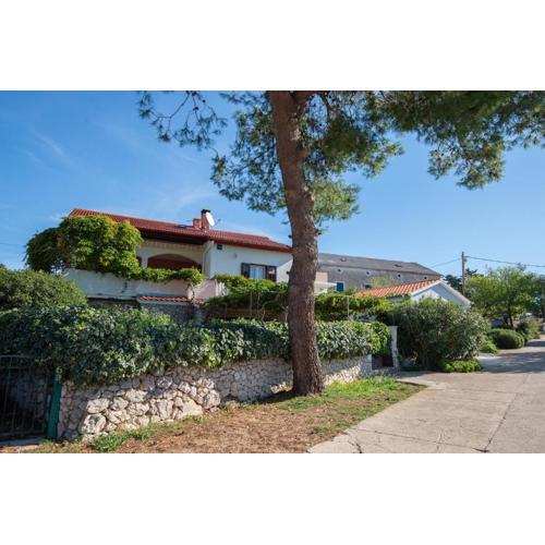 Apartments with parking spaces Molat - 6249