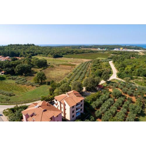 Apartments with parking spaces Mugeba, Porec - 24244