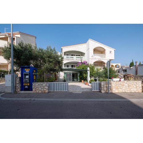 Apartments with parking spaces Novalja, Pag - 4128