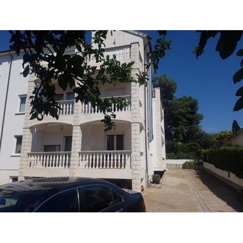 Apartments with parking spaces Okrug Gornji, Ciovo - 17032