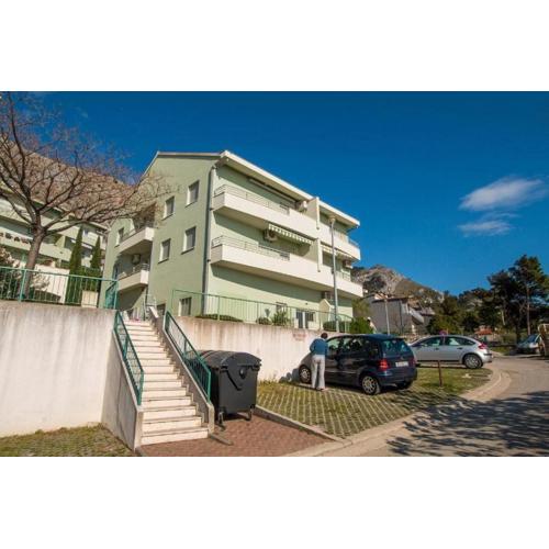 Apartments with parking spaces Omis - 21058