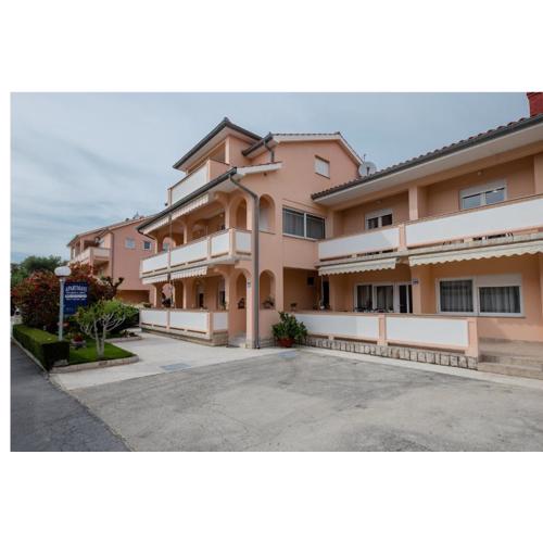 Apartments with parking spaces Palit, Rab - 4970