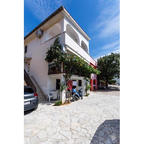 Apartments with parking spaces Pinezici, Krk - 24610