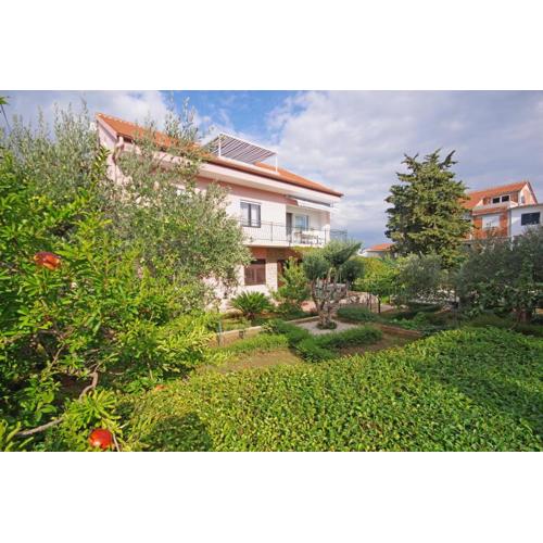 Apartments with parking spaces Pirovac, Sibenik - 23285