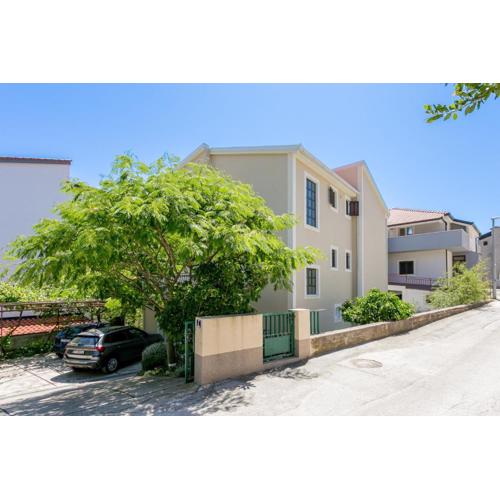 Apartments with parking spaces Podstrana, Split - 17586