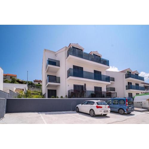 Apartments with parking spaces Postira, Brac - 22180