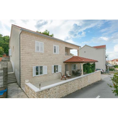 Apartments with parking spaces Postira, Brac - 2948