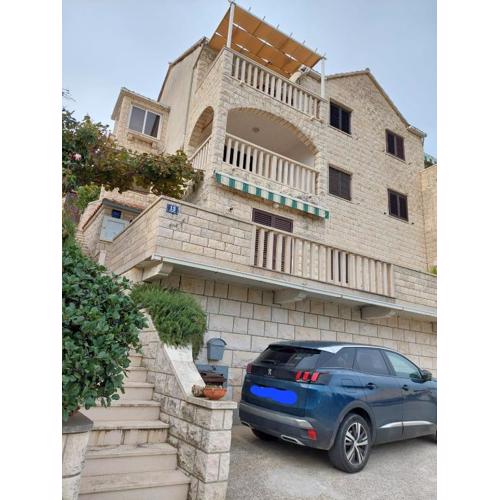 Apartments with parking spaces Postira, Brac - 700