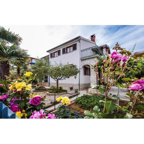 Apartments with parking spaces Rovinj - 22528