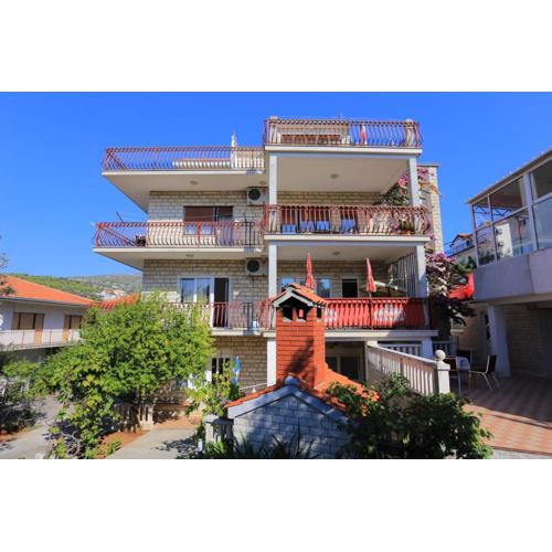 Apartments with parking spaces Seget Vranjica, Trogir - 12760