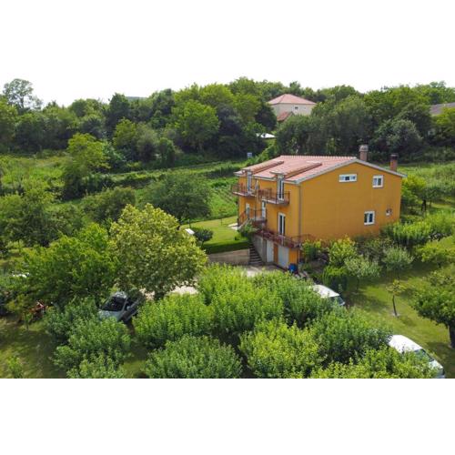 Apartments with parking spaces Sinj, Zagora - 23403