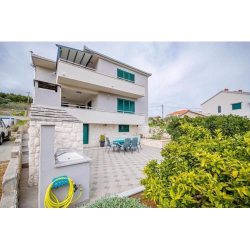 Apartments with parking spaces Slatine, Ciovo - 24692