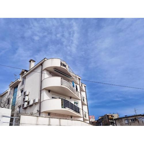 Apartments with parking spaces Split - 22796