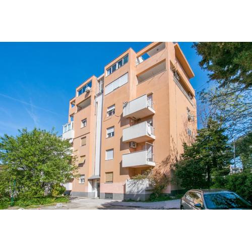Apartments with parking spaces Split - 22909