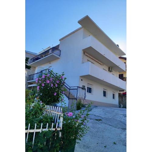 Apartments with parking spaces Stobrec, Split - 24425