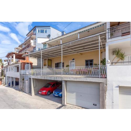 Apartments with parking spaces Sumpetar, Omis - 950