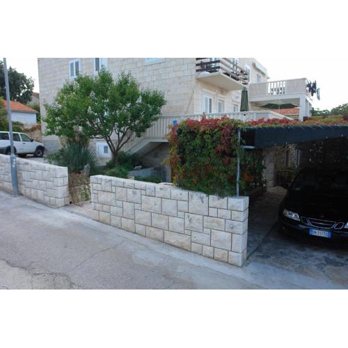 Apartments with parking spaces Supetar, Brac - 13180