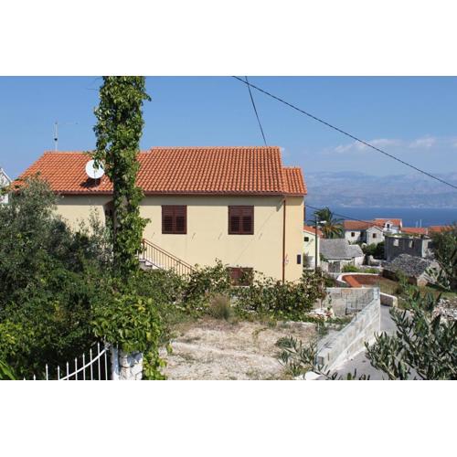 Apartments with parking spaces Supetar, Brac - 5628