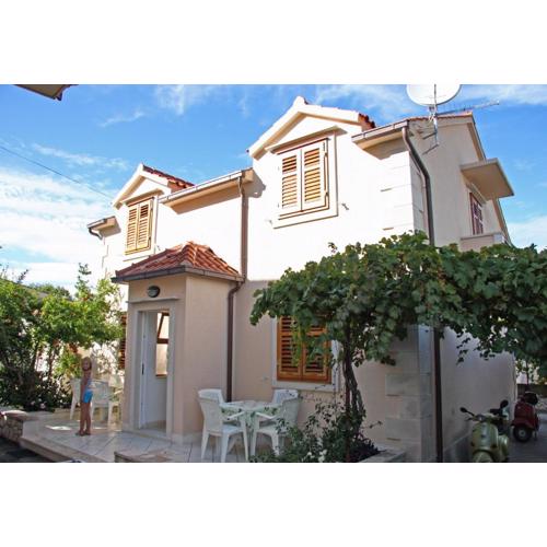 Apartments with parking spaces Supetar, Brac - 6037