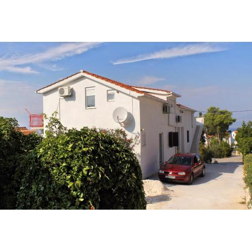 Apartments with parking spaces Sutivan, Brac - 5629