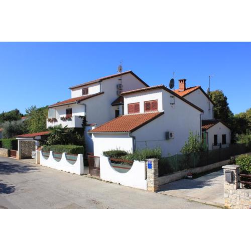 Apartments with parking spaces Valbandon, Fazana - 7200