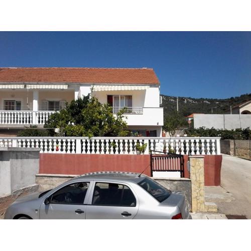 Apartments with parking spaces Vinisce, Trogir - 12248