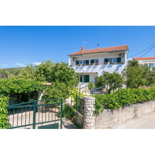 Apartments with parking spaces Vinisce, Trogir - 23986