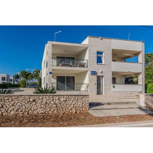 Apartments with parking spaces Vir - 18519