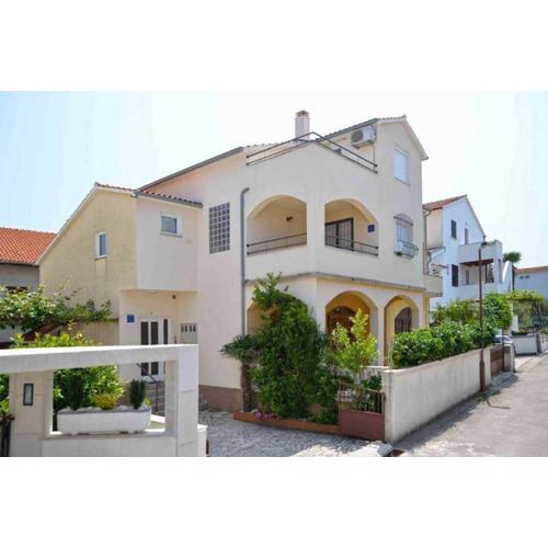 Apartments with parking spaces Vodice - 23346