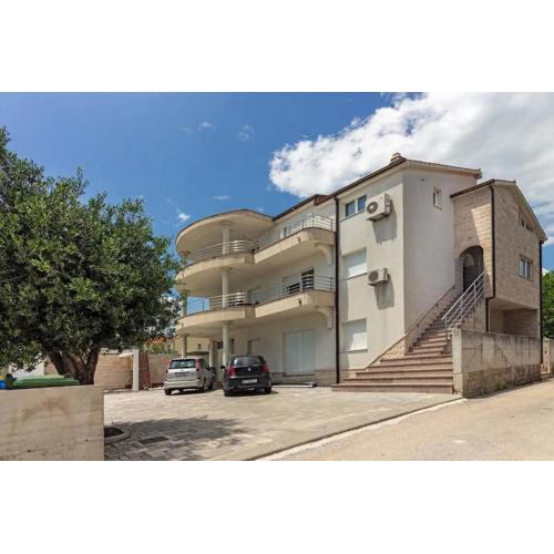 Apartments with Private Balcony Kaštel Novi