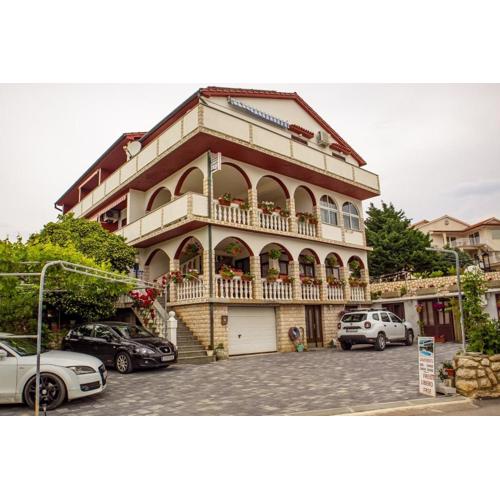 Apartments with swimming pools Lopar, Rab - 22978