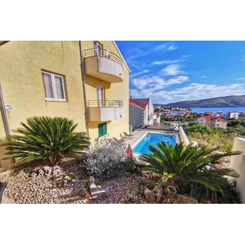 Apartments with swimming pools Seget Vranjica, Trogir - 24447