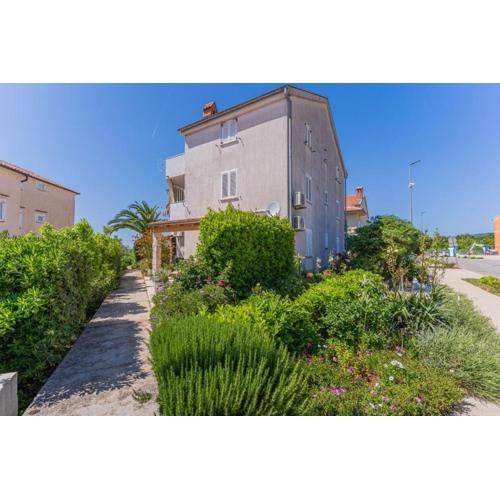 Apartments with WiFi Cres - 20832