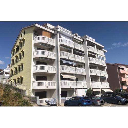 Apartments with WiFi Crikvenica - 24137