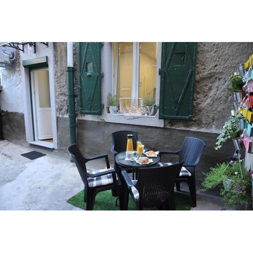 Apartments with WiFi Rijeka - 23138