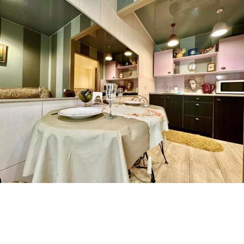 ApartPoltava Французький шик у центрі Полтави, 4 спальних місця, Корпусний парк