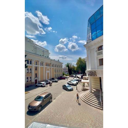 ApartPoltava УНІКАЛЬНІ апартаменти у ЦЕНТРІ з видом на театр Гоголя SOUL TOUCH