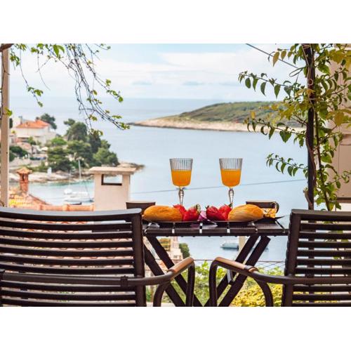 App Jelka center of town Hvar
