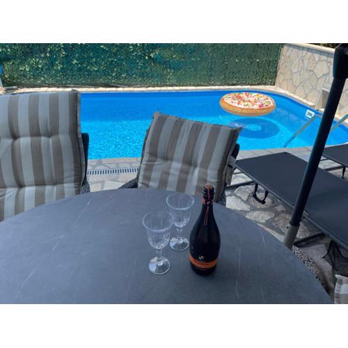 APP Rebecca - private pool